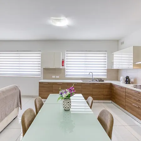 Апартаменты Spacious 3br, Lovely In By 360 Estates *