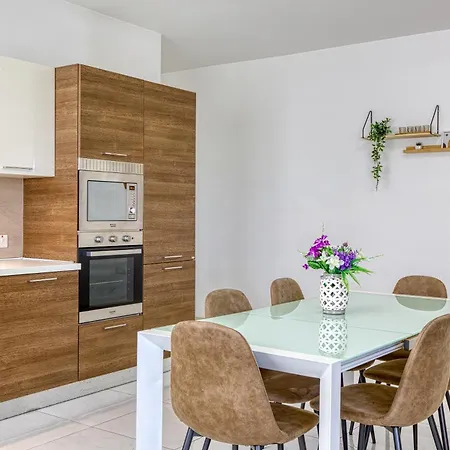 Spacious 3br, Lovely In By 360 Estates Апартаменты