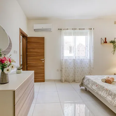 Апартаменты Spacious 3br, Lovely In By 360 Estates Марсашлокк