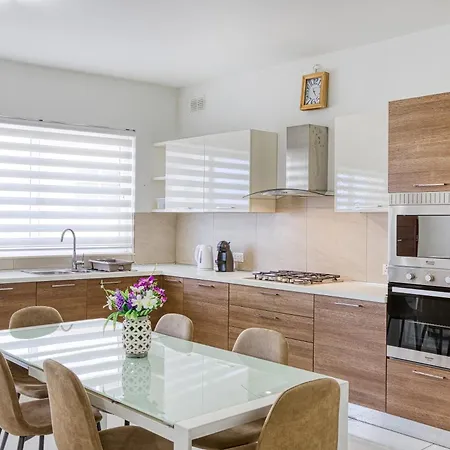 Spacious 3br, Lovely In By 360 Estates Апартаменты
