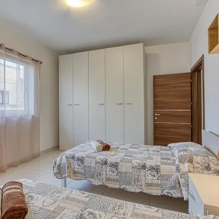 Апартаменты Spacious 3br, Lovely In By 360 Estates Марсашлокк