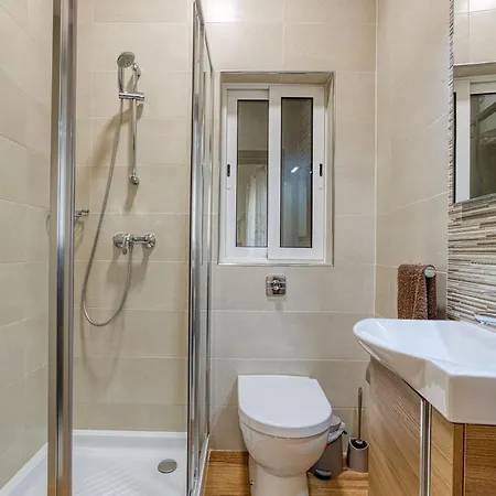 Appartement Spacious 3br, Lovely In By 360 Estates